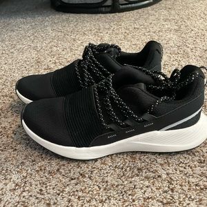 Under armor black tennis shoes